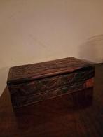 Oud houten kistje - Houtsnijwerk, Huis en Inrichting, Woonaccessoires | Kisten, Minder dan 50 cm, Minder dan 50 cm, Ophalen of Verzenden