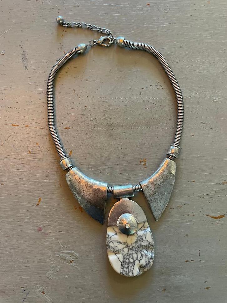 Vintage design moderne zilverkleurige ketting halfedelsteen, Sieraden, Tassen en Uiterlijk, Kettingen, Zo goed als nieuw, Overige materialen