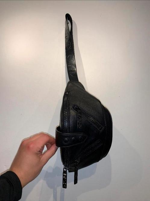 Zwarte lederen schoudertas, heuptas, leer, black, belt bag, Sieraden, Tassen en Uiterlijk, Tassen | Schoudertassen, Zo goed als nieuw