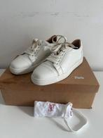 Christian Louboutin 37, Christian Louboutin, Wit, Ophalen of Verzenden, Sneakers of Gympen