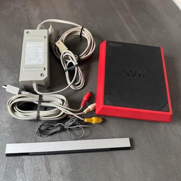 Wii Mini (Rood/Zwart) + Kabels & Sensor Bar beschikbaar voor biedingen