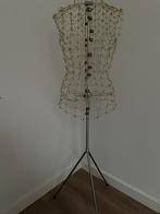 Oude metalen draad paspop jaren 50, Ophalen