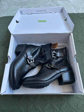 Nieuwe leren laarsjes maat 37 beschikbaar voor biedingen