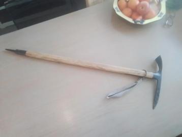 Hele oude ijspickel, 86 cm beschikbaar voor biedingen
