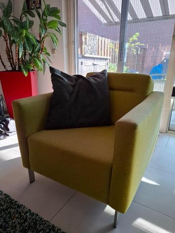 2 fauteuils met hocker beschikbaar voor biedingen