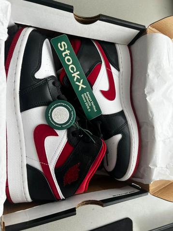 Nieuw - Air Jordan 1 - 36,5 - Mid (GS)- White/Gym Red Black beschikbaar voor biedingen