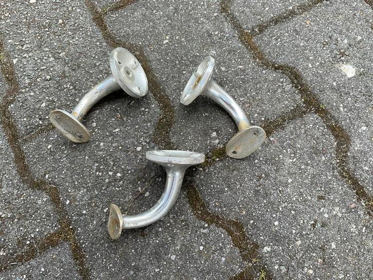 3 trapleuning bevestigingsbeugels., Doe-het-zelf en Verbouw, IJzerwaren en Bevestigingsmiddelen, Gebruikt, Overige typen, Ophalen of Verzenden