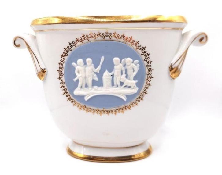 Ovalen cachepot met biscuit medaillon, Antiek en Kunst, Antiek | Keramiek en Aardewerk, Verzenden