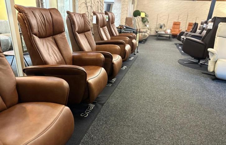 ruim 350 relaxfauteuils onder 1 dak - Teun Arts - sinds 1973, Huis en Inrichting, Fauteuils, Nieuw, Leer, Stof, 50 tot 75 cm, Minder dan 75 cm