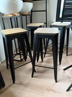 Barkrukken zwart metaal met hout 4 stuk, 2 krukken, Ophalen of Verzenden, Zo goed als nieuw, Hout