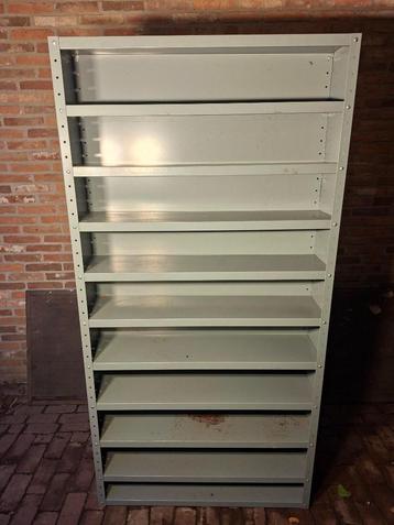 Goede metalen gereedschapskast, stellingkast beschikbaar voor biedingen