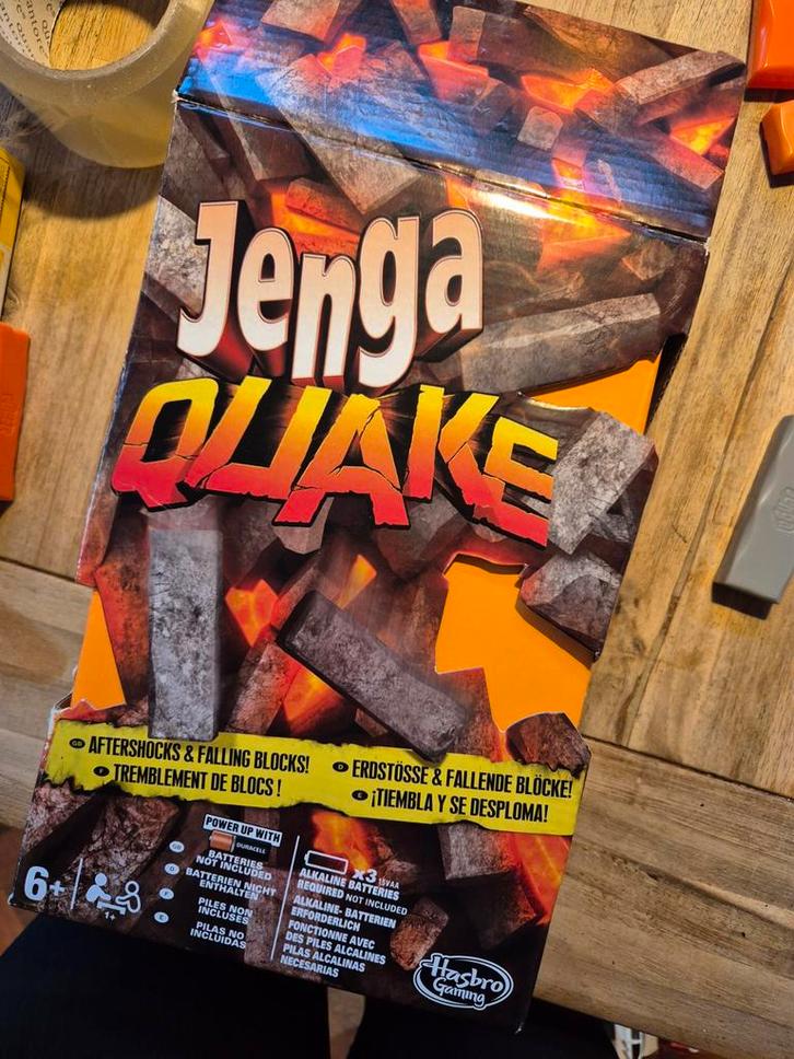 Jenga Quake - Spannend blokkenspel!, Hobby en Vrije tijd, Gezelschapsspellen | Overige, Zo goed als nieuw, Een of twee spelers