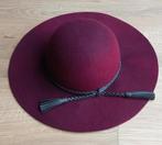 Modieuze, paars/rode dameshoed, 56 of 57 cm (M, 7 of 7⅛ inch), Ophalen of Verzenden, Zo goed als nieuw, Hoed