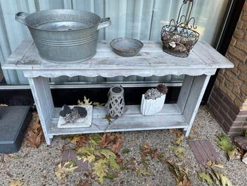 Sidetables beschikbaar voor biedingen