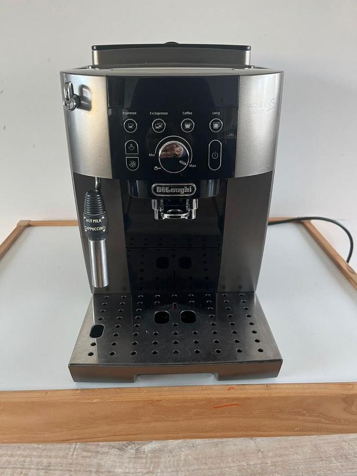 Delonghi magnifica smart s koffie machine bonenapparaat, Witgoed en Apparatuur, Koffiezetapparaten, Zo goed als nieuw, Koffiemachine
