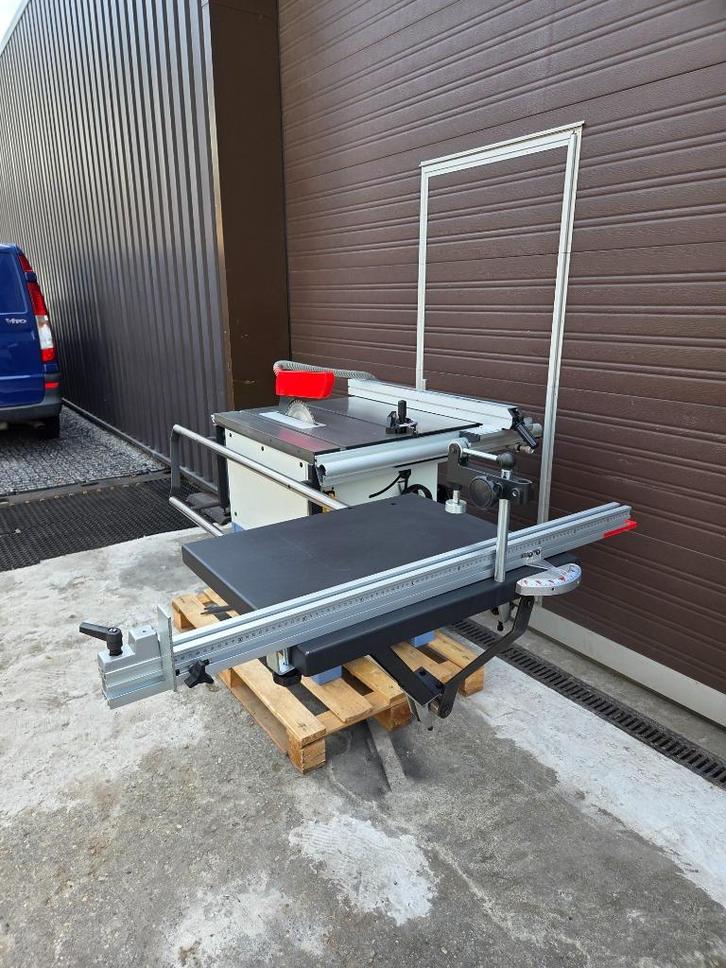 HBM 600-A Cirkelzaagtafel met roltafel - 230 Volt ., Doe-het-zelf en Verbouw, Gereedschap | Zaagmachines, Gebruikt, Lintzaag, 1200 watt of meer