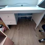Leuk wit bureau met leuke details, Ophalen, Gebruikt, Bureau