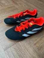 Sportschoenen adidas voor in de zaal, Ophalen of Verzenden, Zo goed als nieuw, Zwart, Sportschoenen