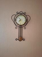 leuke metalen klok, Ophalen of Verzenden, Gebruikt, Analoog, Wandklok