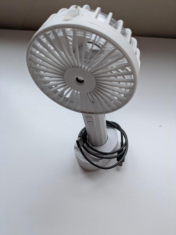 Ventilator hand ventilator oplaadbaar met spray functie, Witgoed en Apparatuur, Ventilatoren, Zo goed als nieuw, Overige, Ophalen of Verzenden