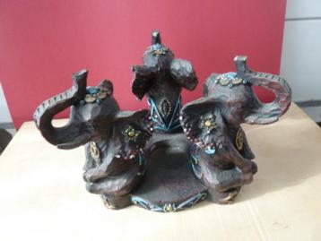 Olifanten Kring met in het midden een kaarsopening beschikbaar voor biedingen