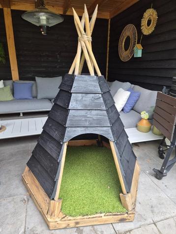 Speelhuisje tipi-tent l Douglashout met kunstgras beschikbaar voor biedingen