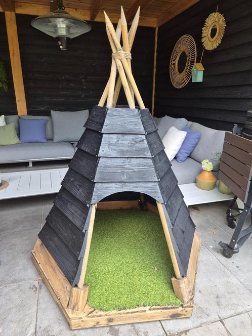 Speelhuisje tipi-tent l Douglashout met kunstgras, Kinderen en Baby's, Speelgoed | Buiten | Speelhuisjes, Gebruikt, Hout, Ophalen