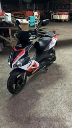 Verkopen of ruilen.Aprilla sr 50 race lc (liquid cooled), Fietsen en Brommers, Scooters | Aprilia, Ophalen, Zo goed als nieuw