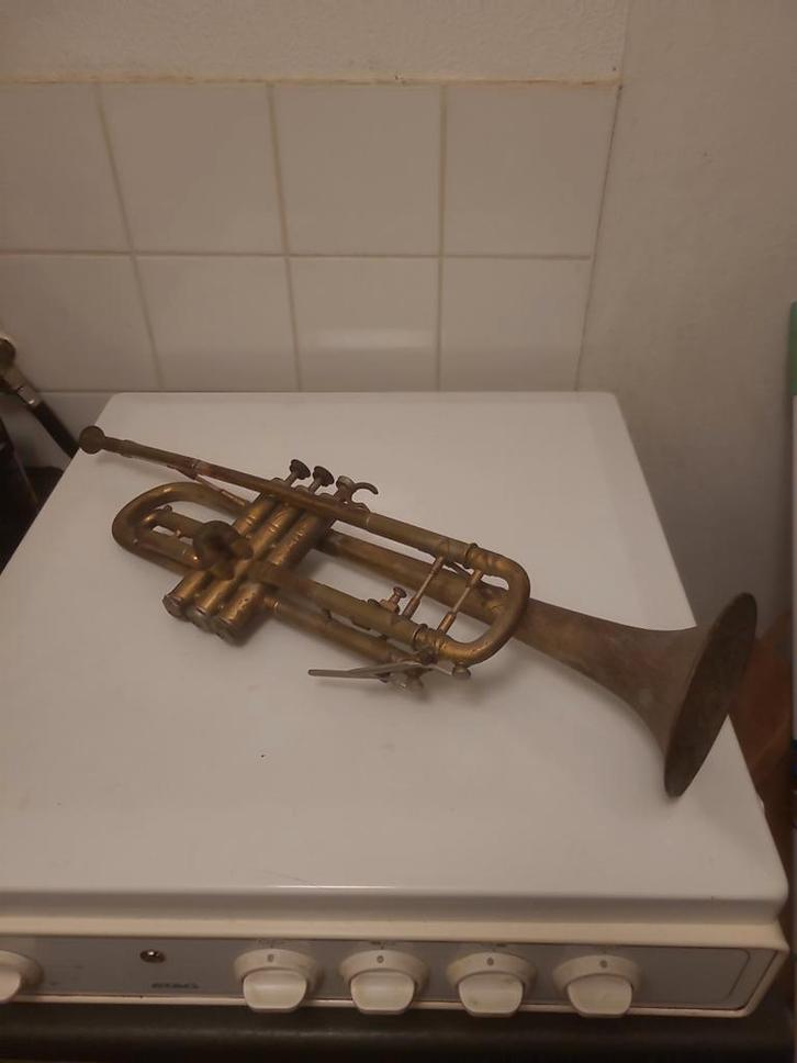 Trompet Gouesnon Renault large C Paris, Muziek en Instrumenten, Blaasinstrumenten | Trompetten, Gebruikt, Bes-trompet, Ophalen of Verzenden