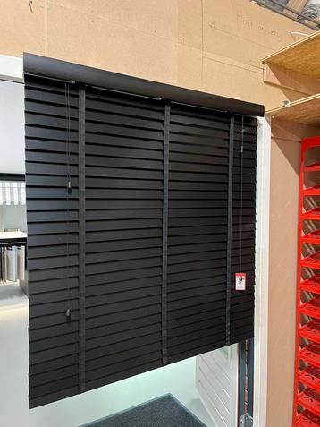 Houten jaloezie 50mm zwart 120x130 beschikbaar voor biedingen
