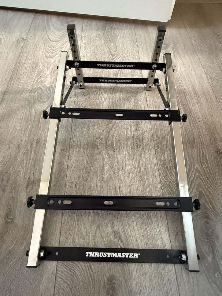Thrustmaster T-PEDALS STAND, Computers en Software, Joysticks, Zo goed als nieuw, Ophalen of Verzenden