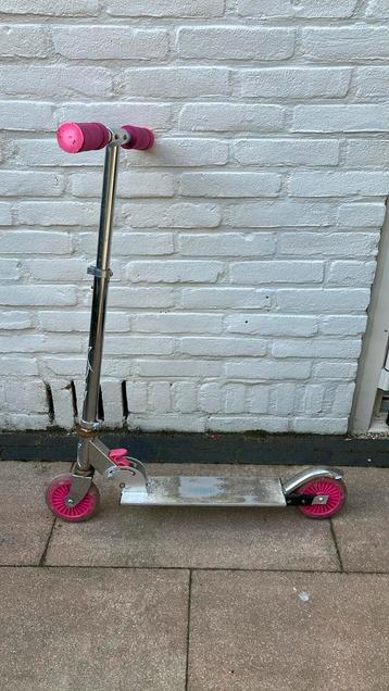 Kinderstep klein roze beschikbaar voor biedingen