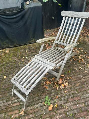 2 mooie houten tuinstoelen MOET ZSM WEG! beschikbaar voor biedingen
