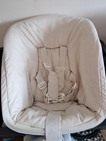 New born sit voor op stokke triptrapstoel beschikbaar voor biedingen