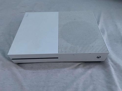 Xbox one met games en 2 controllers, Spelcomputers en Games, Games | Xbox One, Gebruikt, 2 spelers, Vanaf 3 jaar, Ophalen of Verzenden