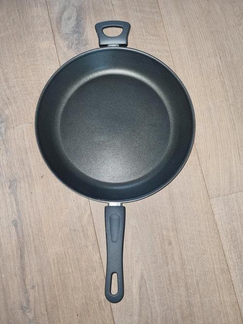 grote wok/ hapjespan, 33 cm, Ikea, Huis en Inrichting, Keuken | Potten en Pannen, Gebruikt, Koekenpan of Braadpan, Ophalen of Verzenden