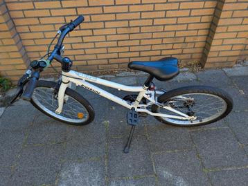 Decathlon boys bike with 20” wheels and stand. beschikbaar voor biedingen