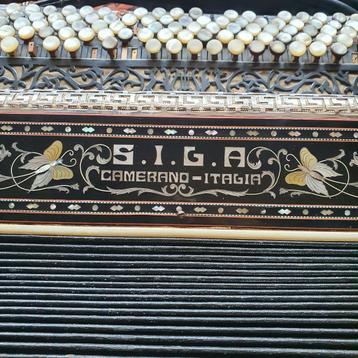 Antieke Sila Accordeon (opknapper voor de liefhebber) beschikbaar voor biedingen
