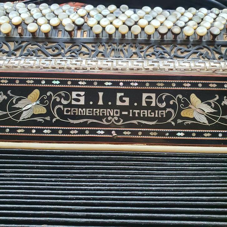 Antieke Sila Accordeon (opknapper voor de liefhebber), Muziek en Instrumenten, Accordeons, Gebruikt, Knopaccordeon, Overige formaten