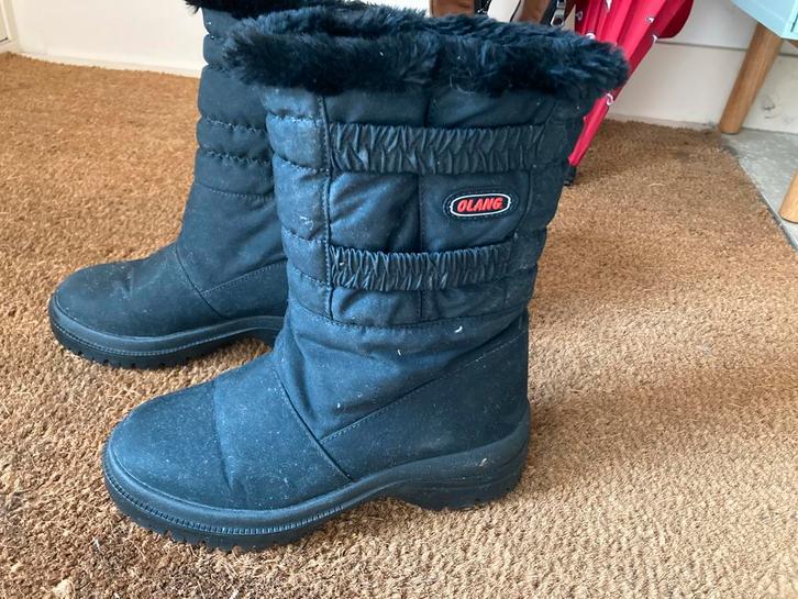 Sneeuwlaarzen merk Olang met spikes maat 37, Kleding | Dames, Schoenen, Zo goed als nieuw, Hoge laarzen, Zwart, Ophalen of Verzenden