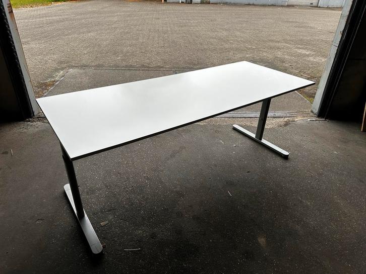 Hoogte verstelbaar bureau 200x80cm, Huis en Inrichting, Bureaus, Zo goed als nieuw, Bureau, In hoogte verstelbaar, Ophalen