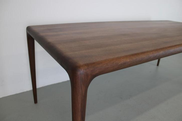 Artisan Latus tafel, Europees walnoot, 200x90 cm, showmodel, Huis en Inrichting, Tafels | Eettafels, Zo goed als nieuw, 50 tot 100 cm