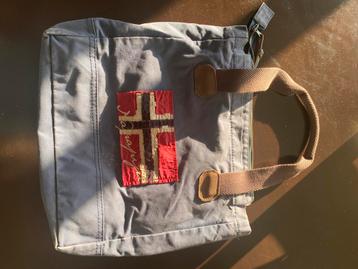 Napapijri schoudertas beschikbaar voor biedingen