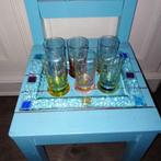 6 gekleurde likeurglaasjes op bewerkt glazen plateautje, Huis en Inrichting, Keuken | Servies, Ophalen, Glas of Glazen, Overige stijlen