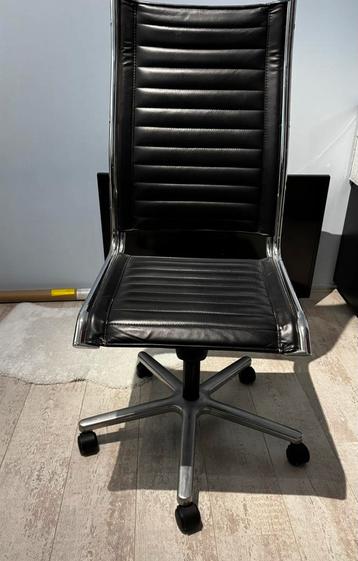 Office chair beschikbaar voor biedingen