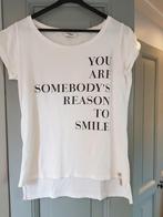 Wit shirt met tekst maat S/M
  Izgs, Kleding | Dames, Ophalen of Verzenden, Wit, Korte mouw