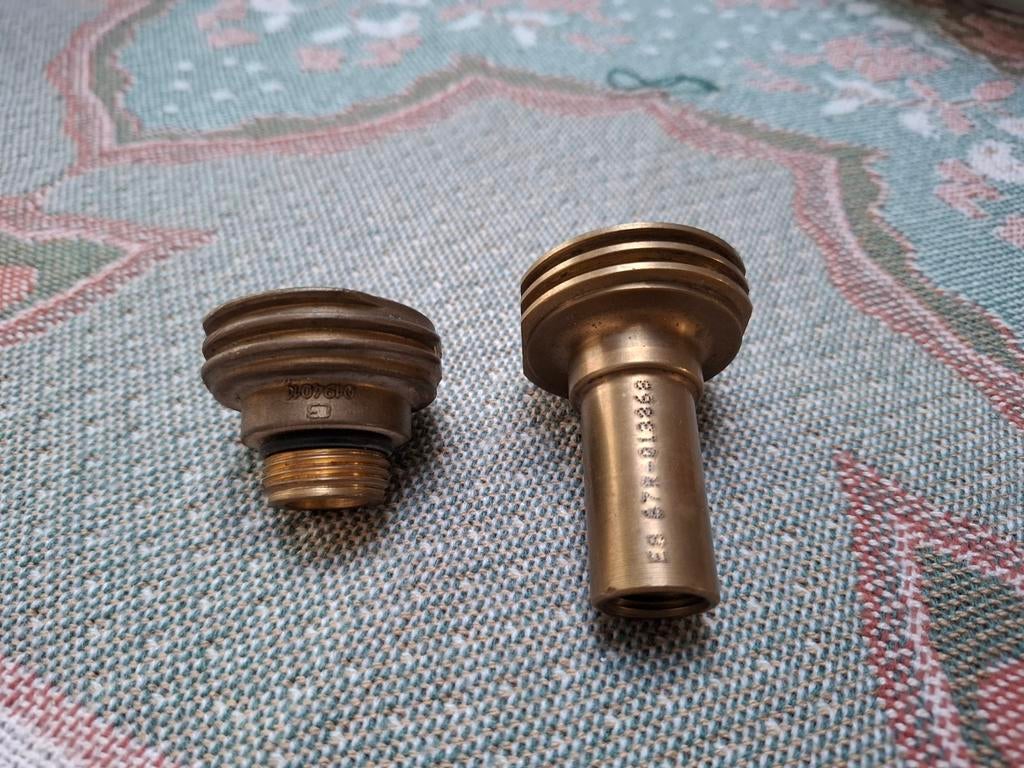 Twee lpg-nippels buitenland, Ophalen of Verzenden