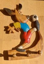Houten wandkapstok van een voetballer., Wandkapstok, Ophalen of Verzenden, Zo goed als nieuw, Minder dan 100 cm