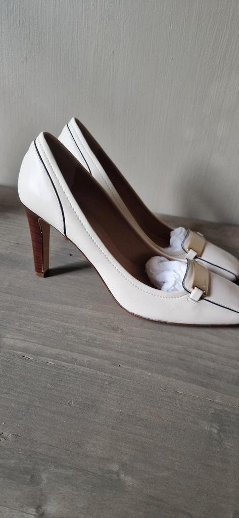 LK Bennet pumps. maat 40/41, Kleding | Dames, Schoenen, Nieuw, Pumps, Beige, Ophalen of Verzenden