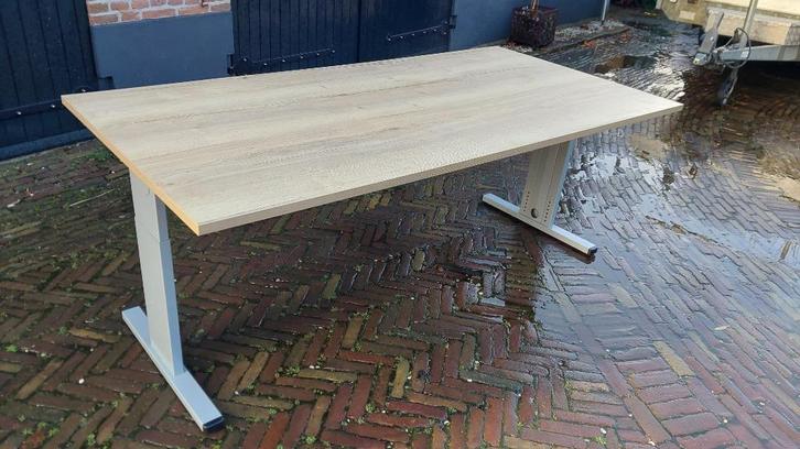 bureaus en bureau tafels, Huis en Inrichting, Bureaus, Gebruikt, Bureau, In hoogte verstelbaar, Ophalen of Verzenden